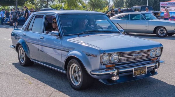 Nissan, както всеки друг японски автомобилен производител през 60-те години, се бори да се отърси от имиджа си на икономична кутия на международните пазари. Купувачите избират японска кола, защото е евтина и не се нуждаеше от поддръжка, а не защото всъщност е добра за шофиране.
Datsun 510, продаван също като Nissan Bluebird, променя това виждане. Колата изненадва купувачите със своята атлетична природа, като същевременно запазва ниската си начална цена. Това не е случайно: президент на Nissan за Северна Америка Ютака Катаяма изиграва важна роля в разработването на 510, като иска да се увери, че моделът е проектиран да се хареса на американския пазар.
Много бързо търсенето на 510 скача до небесата, като Nissan добавя допълнителни стилове на каросерията и опции за двигатели, за да бъде в крак с търсенето. Освен успеха в Америка, колата става хит и в Южна Африка и Австралия, където нейното издръжливо качество на изработка я прави по-желана от много от европейските ѝ съперници.
